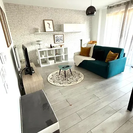Fabulous 12 Minutes From Disneyland Apartment Montevrain