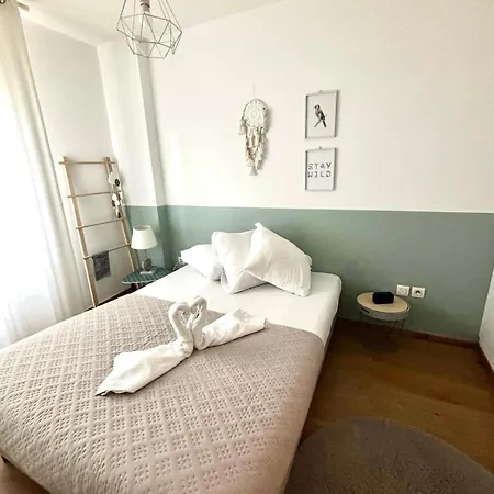 Fabulous 12 Minutes From Disneyland Apartment Montevrain